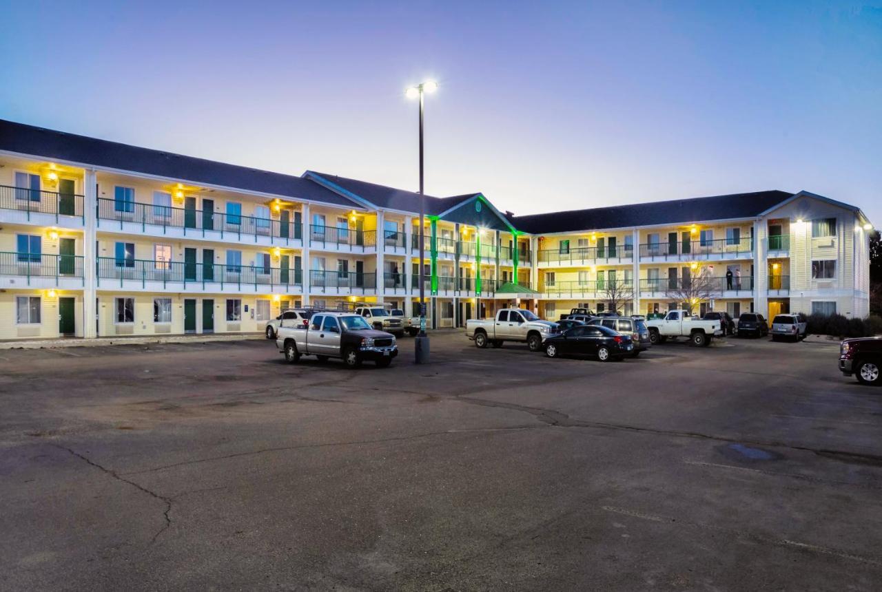 Hometowne Studios By Red Roof Colorado Springs - Airport Экстерьер фото