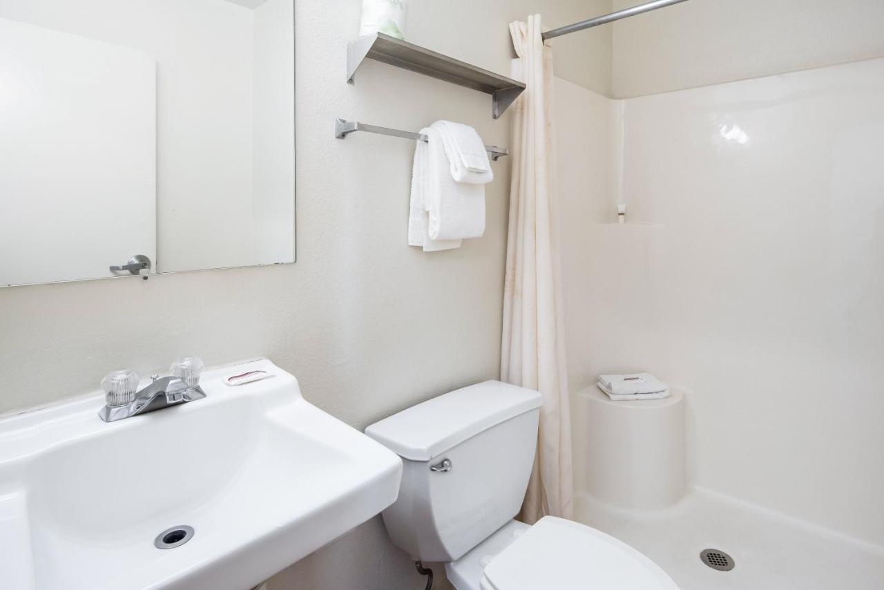 Hometowne Studios By Red Roof Colorado Springs - Airport Экстерьер фото