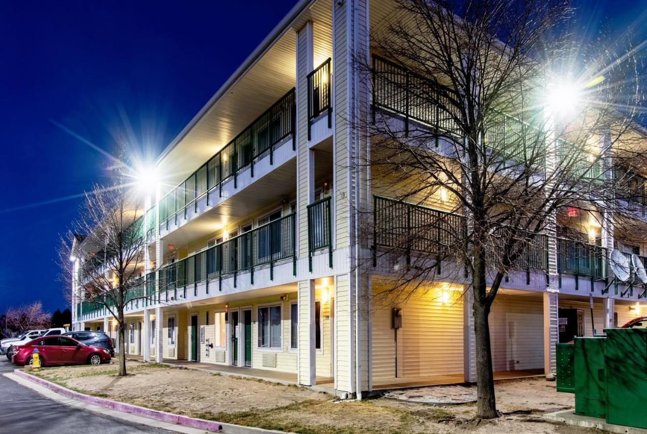 Hometowne Studios By Red Roof Colorado Springs - Airport Экстерьер фото
