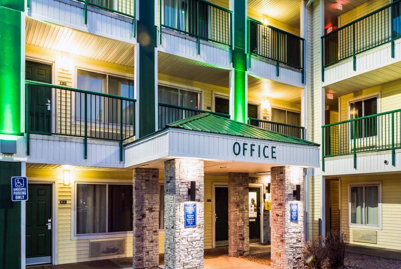 Hometowne Studios By Red Roof Colorado Springs - Airport Экстерьер фото