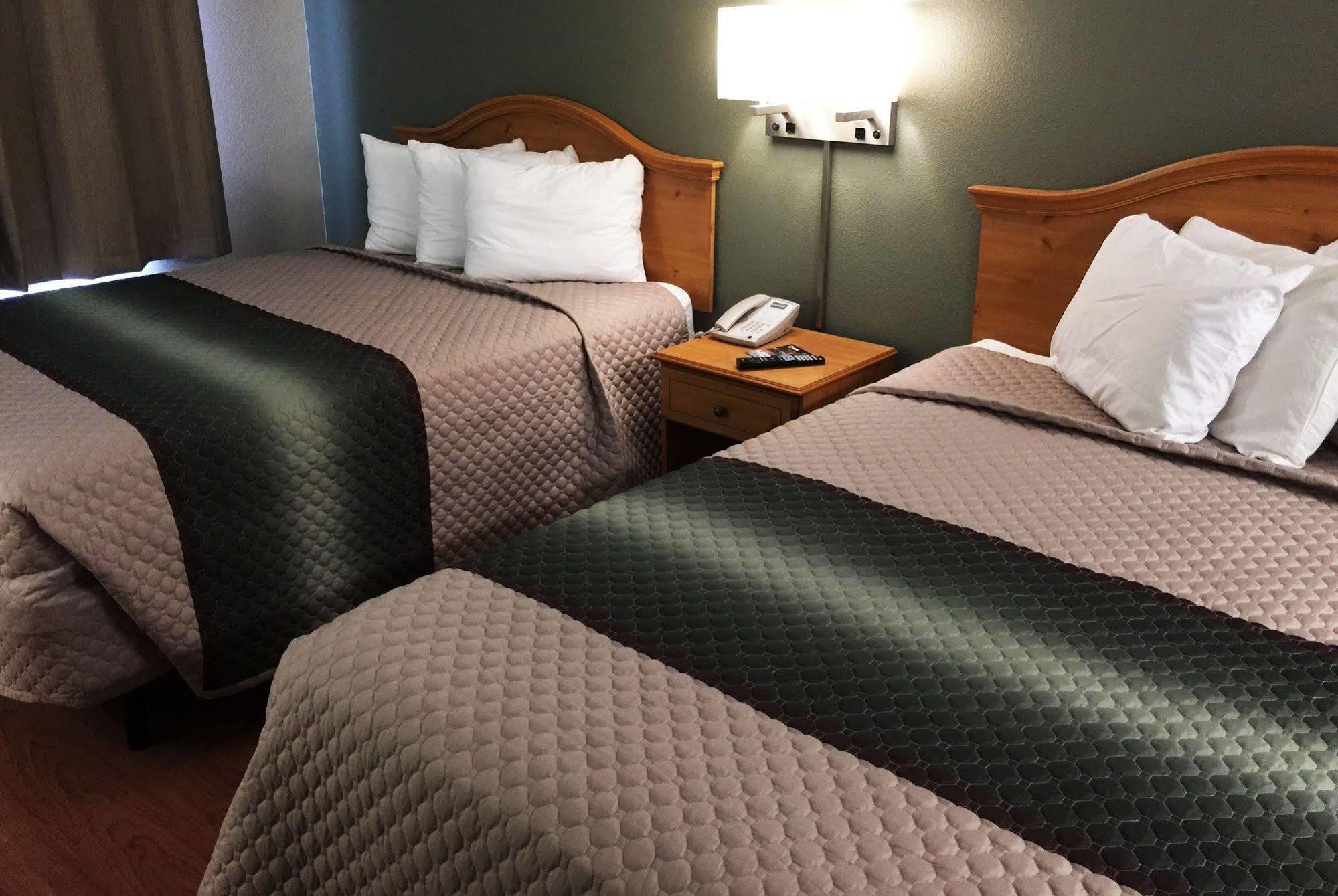 Hometowne Studios By Red Roof Colorado Springs - Airport Экстерьер фото
